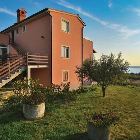 Lovely In With House Sea View